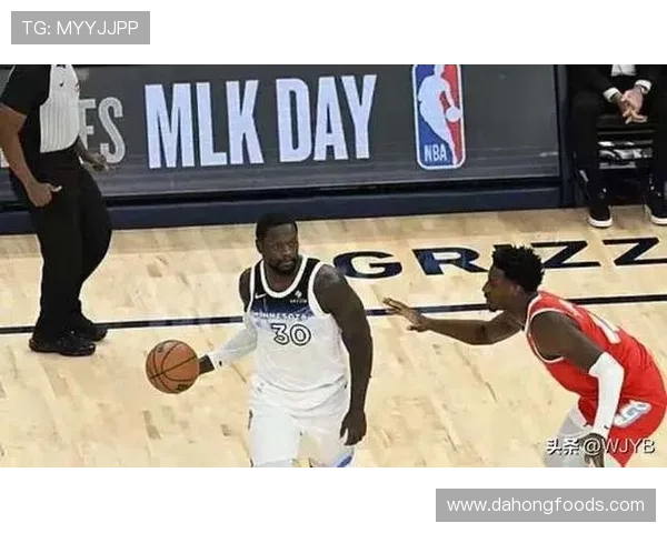 森林狼球员登机前往圣地亚哥爱德华兹等人齐聚一堂