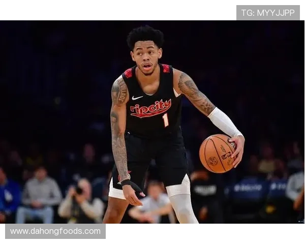 安芬尼西蒙斯谈比卢普斯被捕称震惊并表示两人关系一直很好